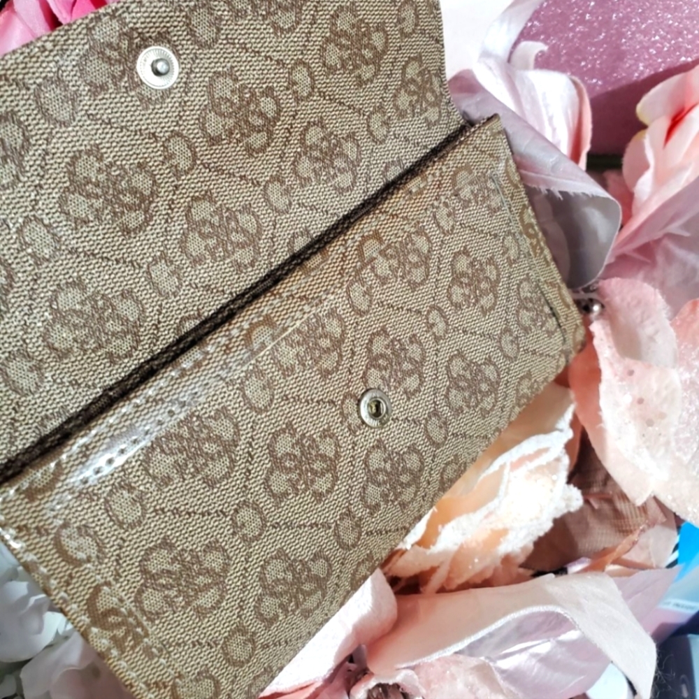 Guess Wallet - Picture 3 of 9